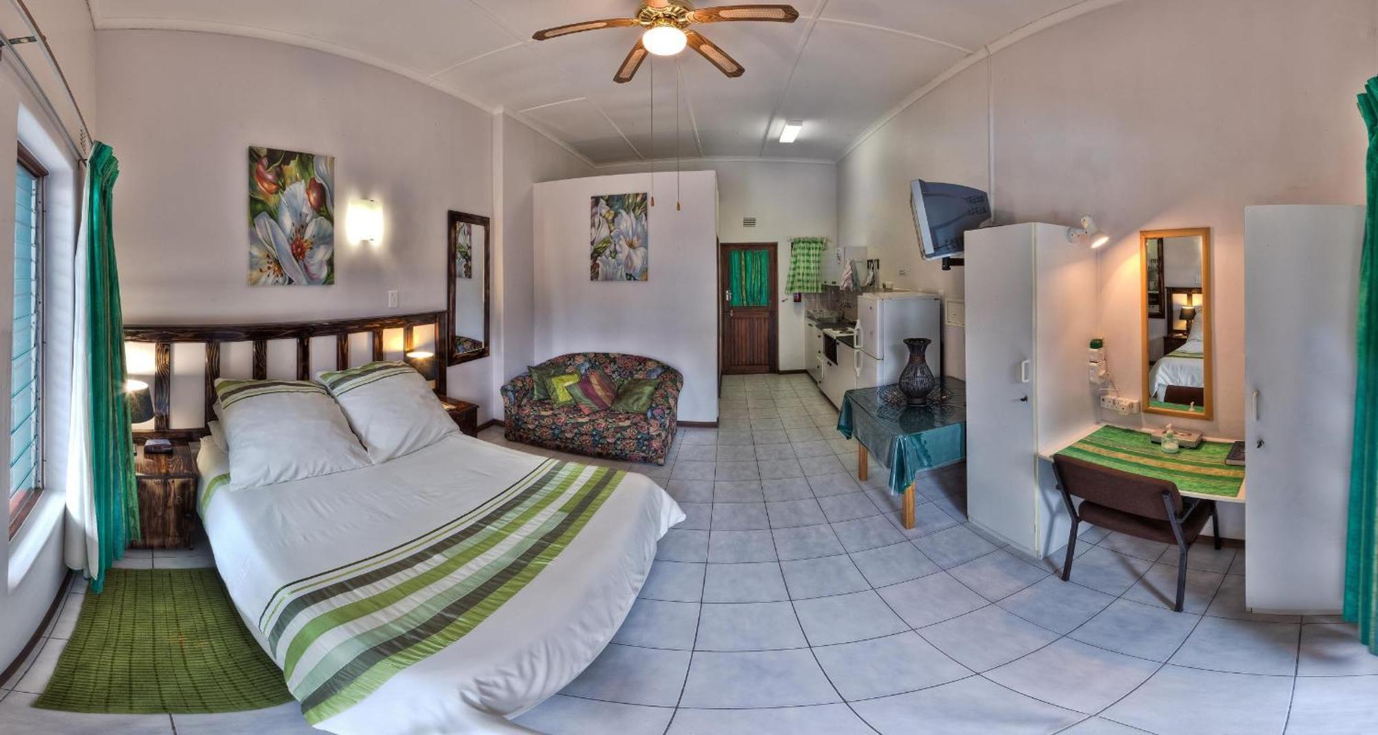 La Rochelle Inn Richards Bay Exterior photo